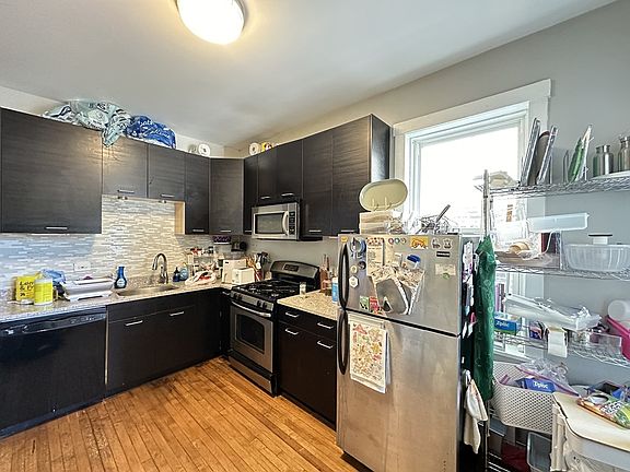 4th image of 4713 N Albany Ave #2