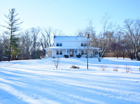 2511 Timber Trail Dr, Crystal Lake, IL 60012