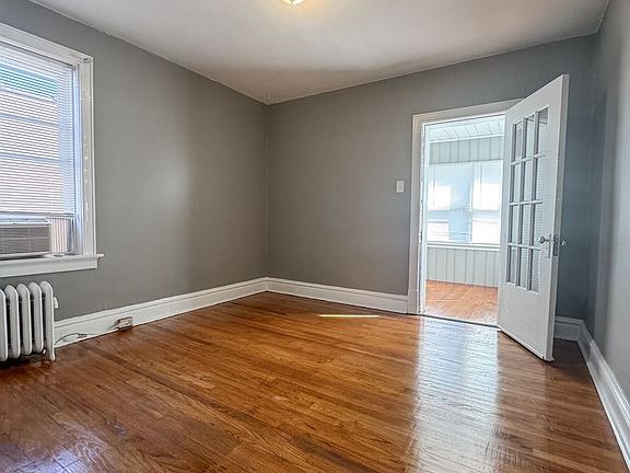 3rd image of 4992-94 Mardel Ave #4992