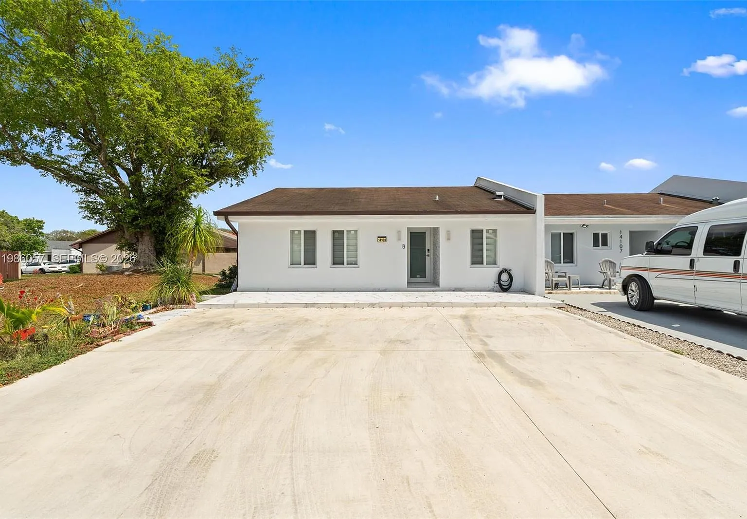 3 bed, 2.0 bath, $3,000 — Photo 1