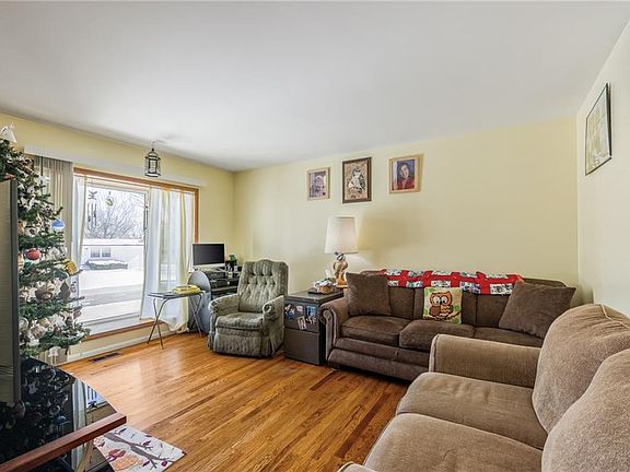 3rd image of 1008 Highland Dr