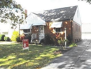 2nd image of 21471 Crystal Ave