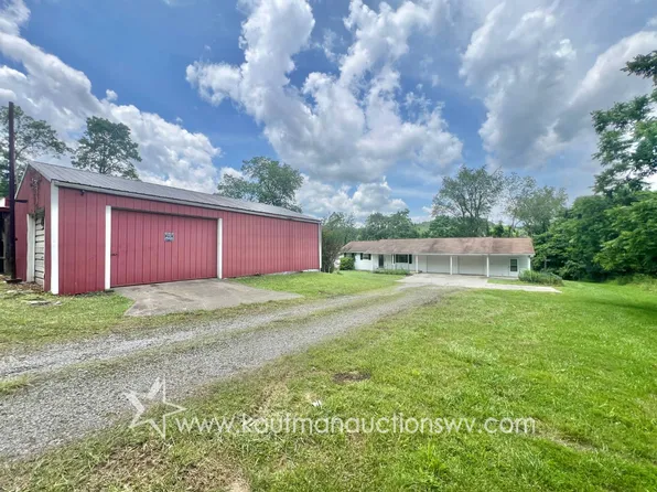 1345 Colfax Rd, Fairmont, WV 26554