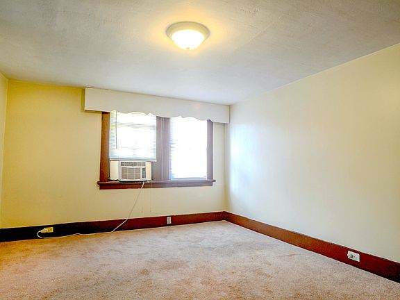 3rd image of 4 Masters Dr APT B
