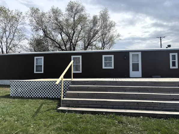 602 S 2nd Ave, Woonsocket, SD 57385