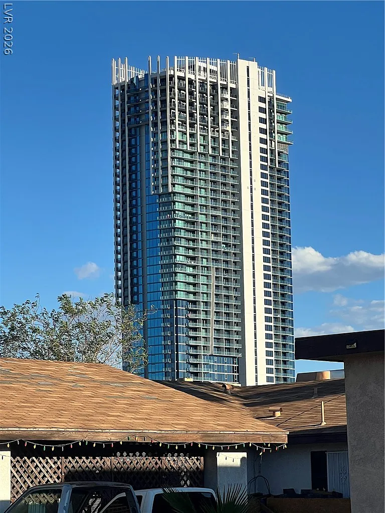 3 bed, 2.0 bath, 989 sqft, $1,500 — Photo 2
