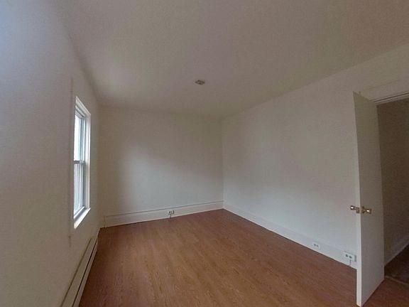 4th image of 8 Heckman St