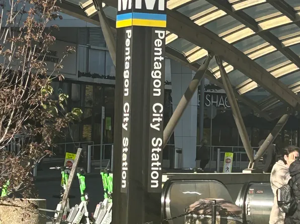 911 17th St S, Arlington, VA 22202