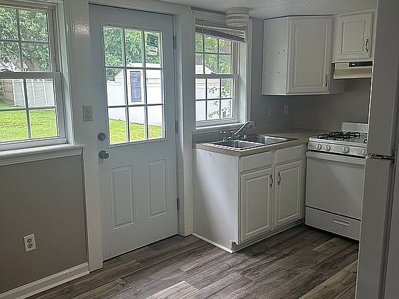 4th image of 908 W 1st St