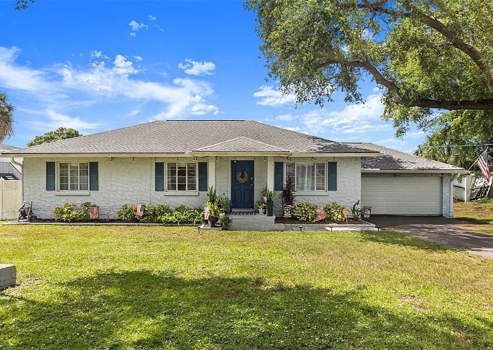 1st image of 920 ALICIA AVENUE