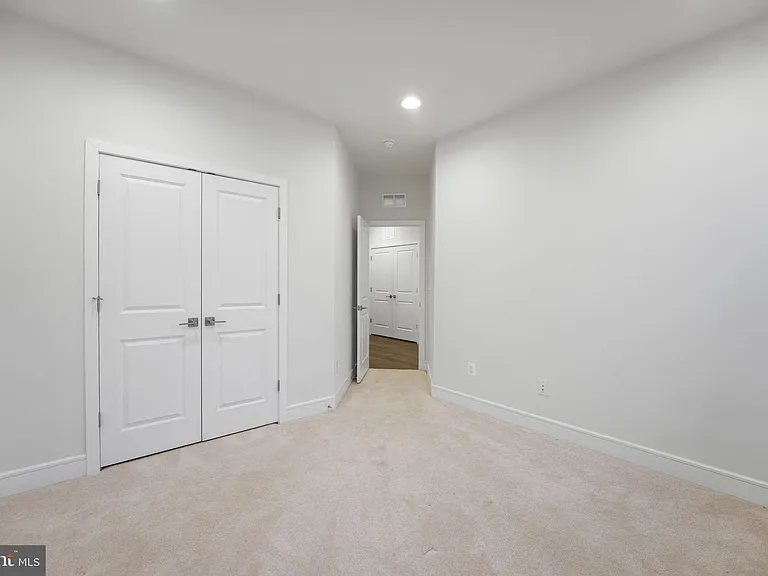 43421 Farringdon Sq — Photo 36
