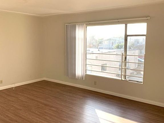 4th image of 510 S Marguerita Ave APT B