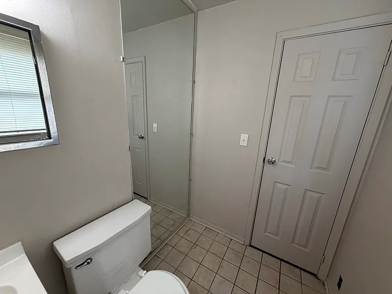 1612 Crestview Dr — Photo 6