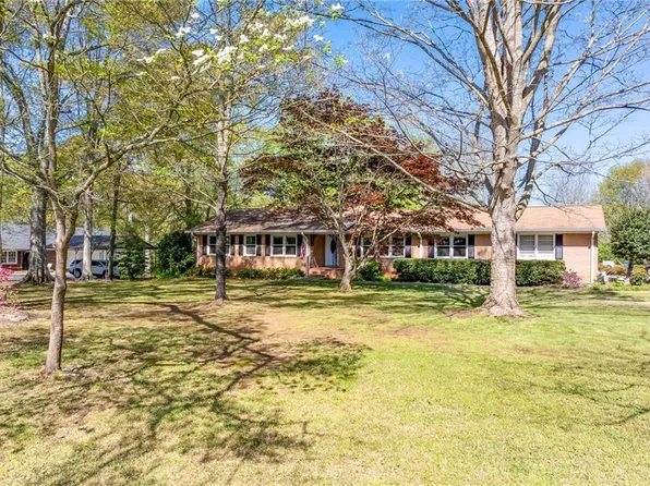 144 Gilmer St, Lavonia, GA 30553