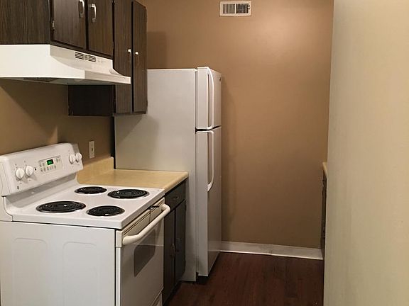 5th image of 8719 Meadowbrook Dr APT 6