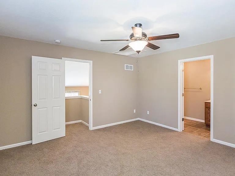 Parkway Oaks Townhomes and Duplexes — Photo 17