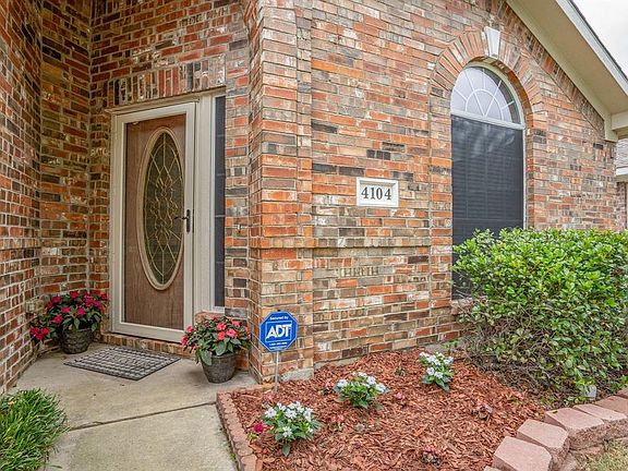 3rd image of 4104 Summerhill Ln