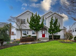 3559 Summer Dr, Wantagh, NY 11793