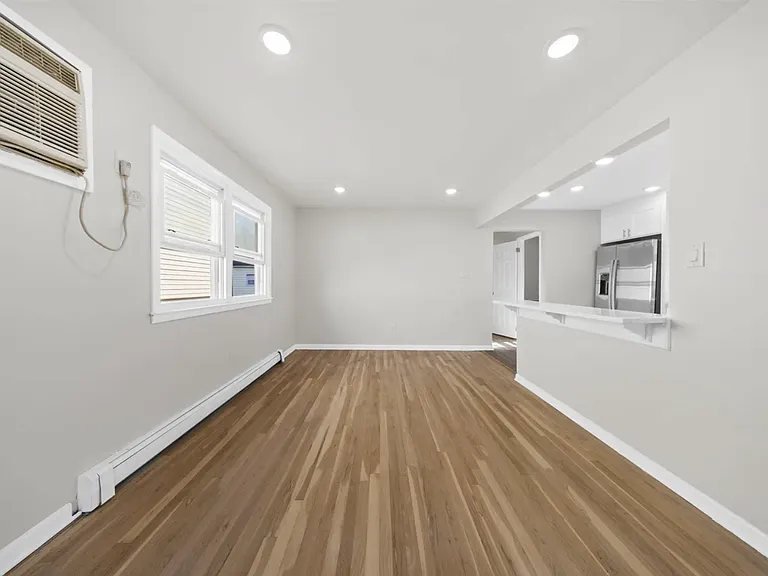 18 E 3rd St #2 — Photo 15