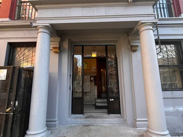 174 Woodruff Avenue image 1 of 14