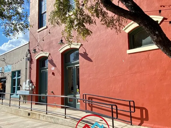 104 W Nolte St #A, Seguin, TX 78155
