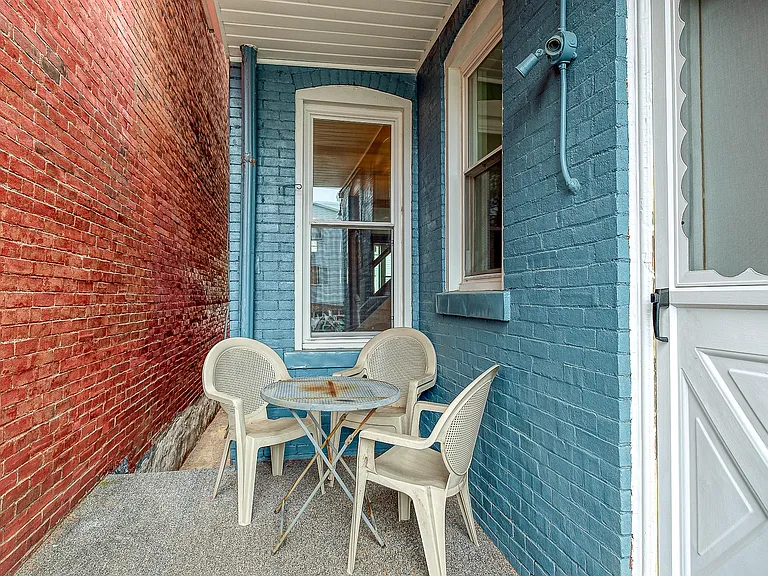 242 Edmond St — Photo 27