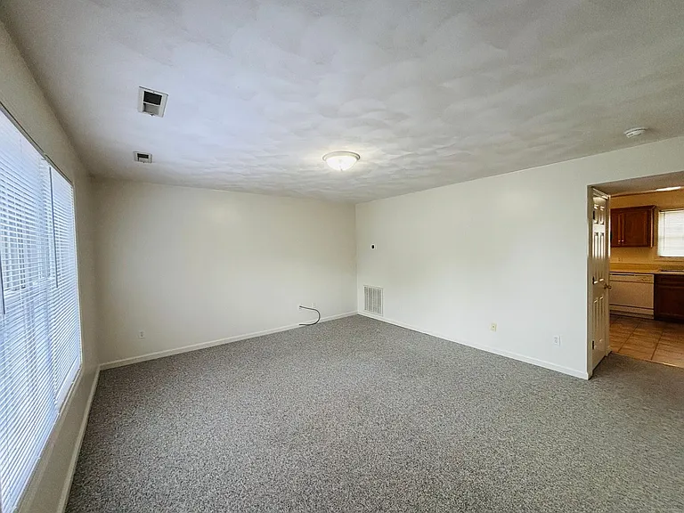 725 E Main St — Photo 14