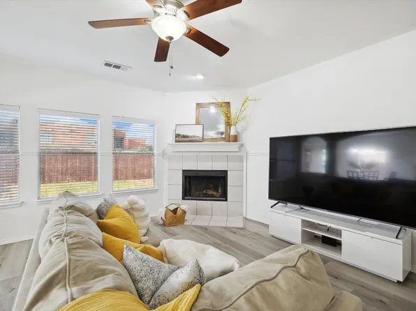 8045 Plateau Dr, Fort Worth, TX 76120