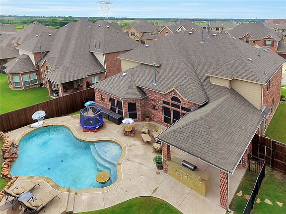 4th image of 830 Twin Buttes Dr