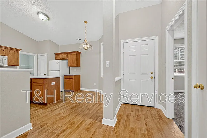 3 bed, 2.0 bath, 1772 sqft, $1,995 — Photo 4
