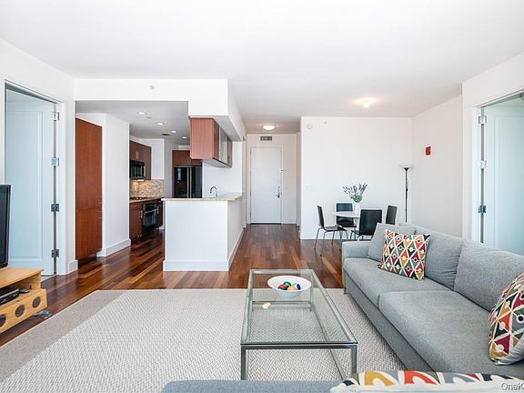 4th image of 175 Huguenot Street #2602