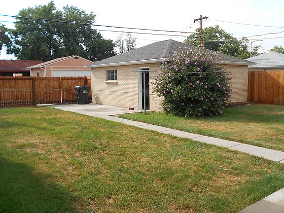 3071 Pontiac - 2 Car Garage