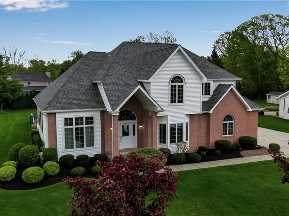 670 Raymond Dr, Lewiston, NY 14092