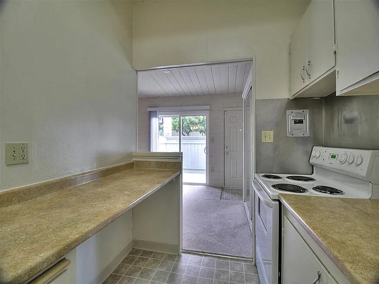 Park West Apartments — Photo 12