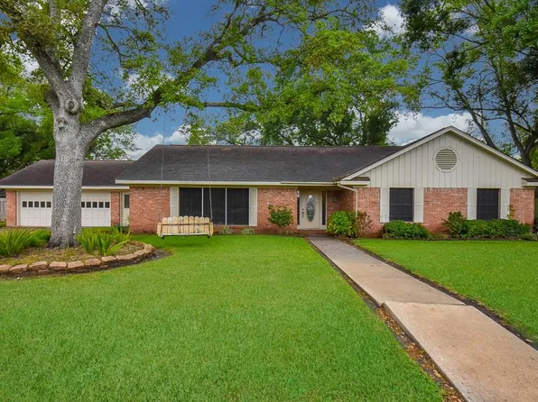 1002 Center St, El Campo, TX 77437