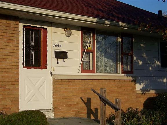 2nd image of 1643 N Kenmore St