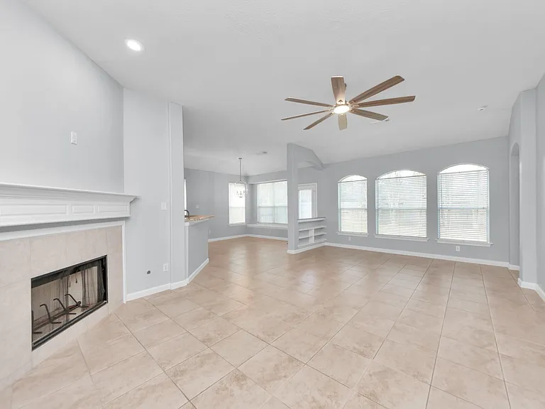 1819 Misty Falls Ln — Photo 6