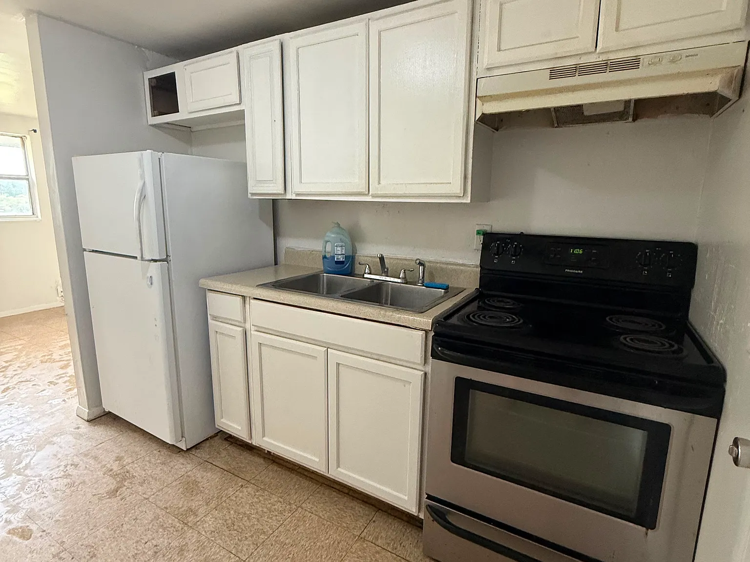 2 bed, 594 sqft, $1,050 — Photo 1