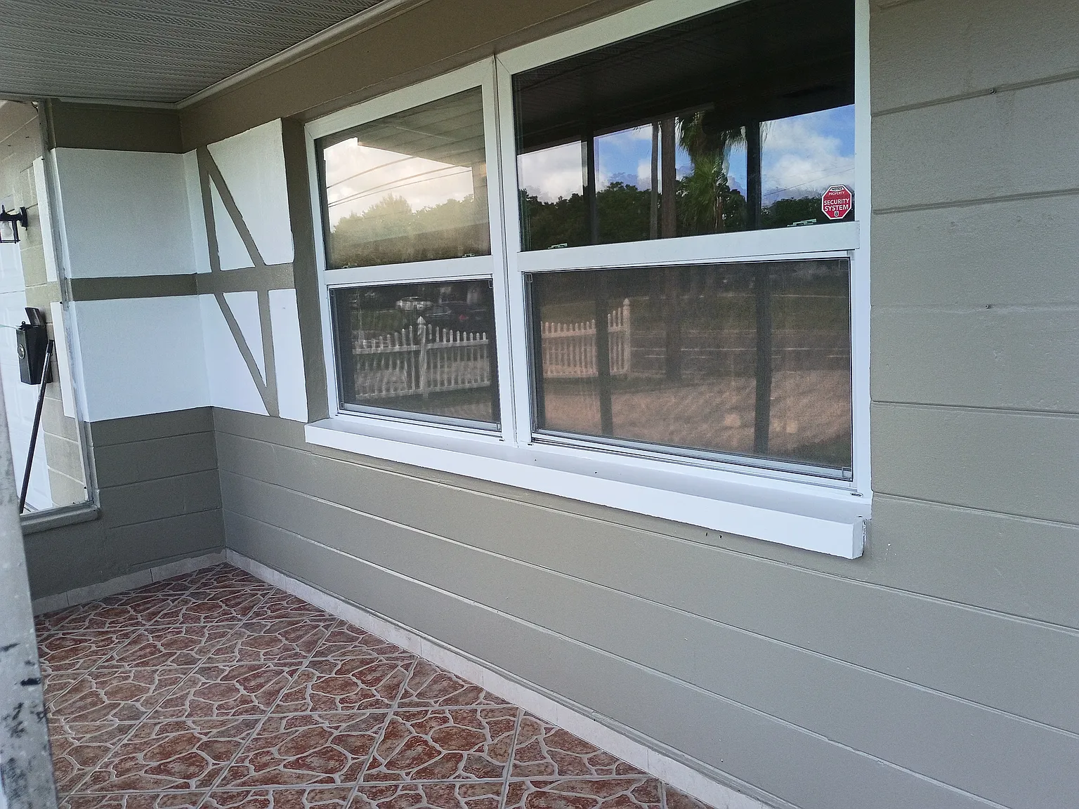 3 bed, 1013 sqft, $2,300 — Photo 2