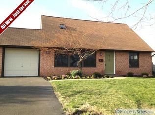 39 Cactus Rd, Levittown, PA 19057