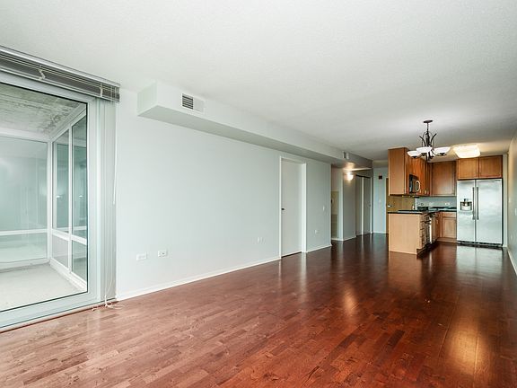4th image of 9715 Woods Dr Unit 1305