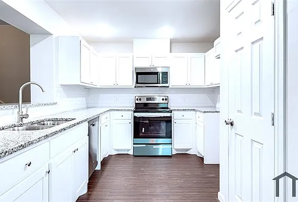 3 bed, 1810 sqft, $2,450 — Photo 3