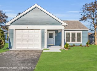 38 Gladstone Ave, Manchester, NJ 08759