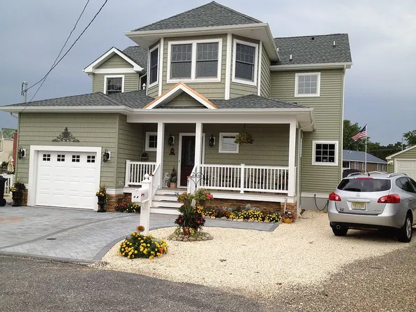 24 Betty Dr, Manahawkin, NJ 08050