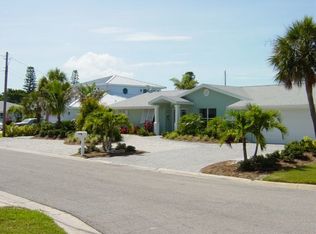 632 Dundee Ln, Holmes Beach, FL 34217