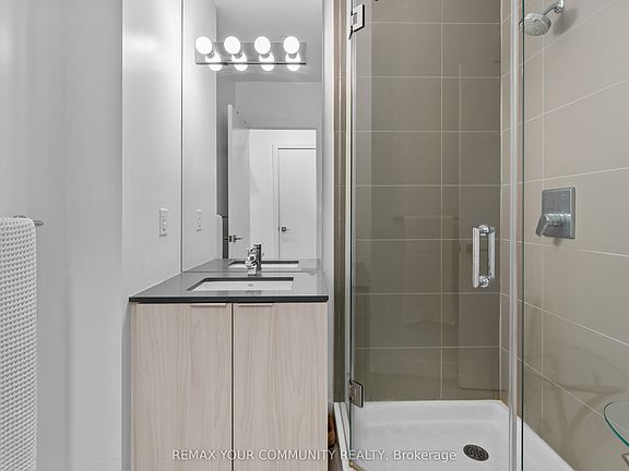 5th image of 609 Avenue Rd #201