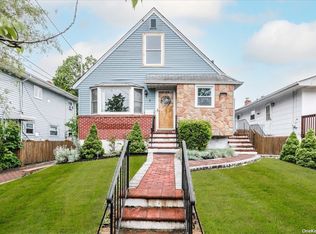 5 Graywood Rd, Port Washington, NY 11050