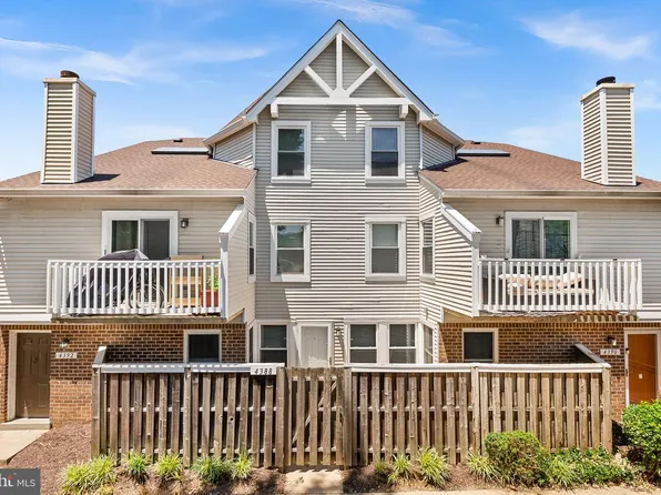 4388 Pembrook Village Dr #90, Alexandria, VA 22309