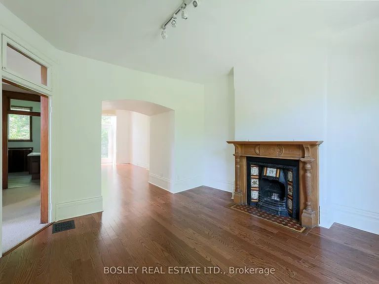 12 Meredith Cres #UPPER — Photo 23