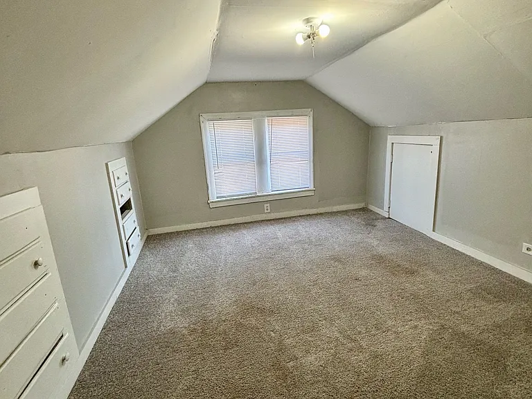 1112 Weller Ave — Photo 9